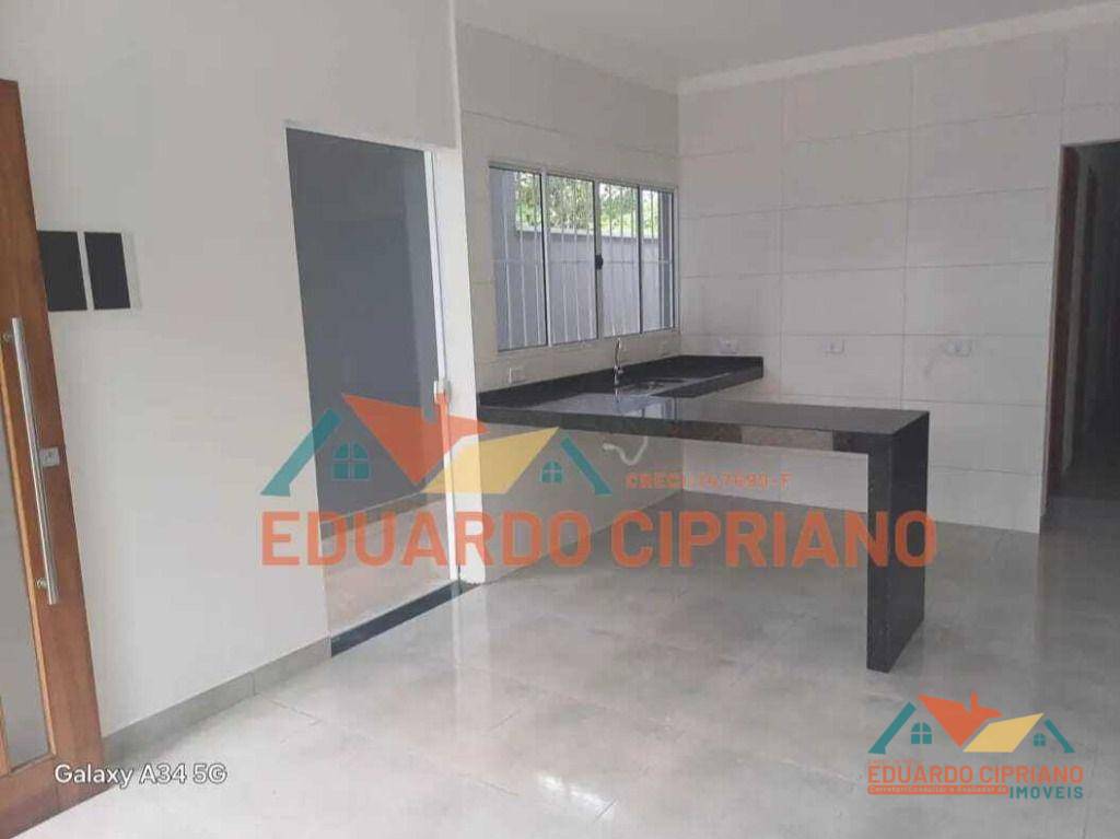 Casa à venda com 2 quartos, 62m² - Foto 4