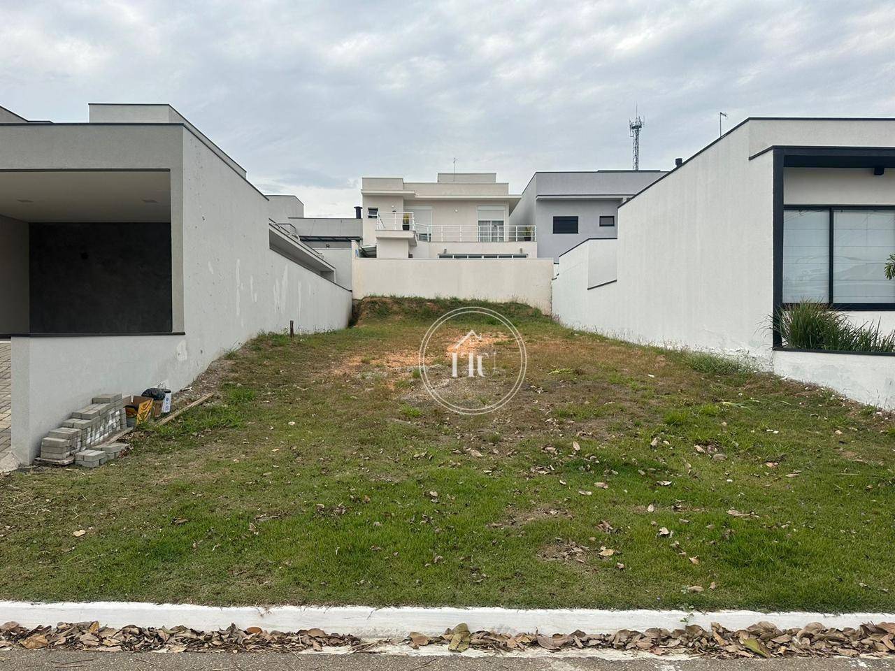 Loteamento e Condomínio, 250 m² - Foto 1