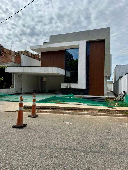 Casa de Condomínio à venda com 4 quartos, 284m² - Foto 1