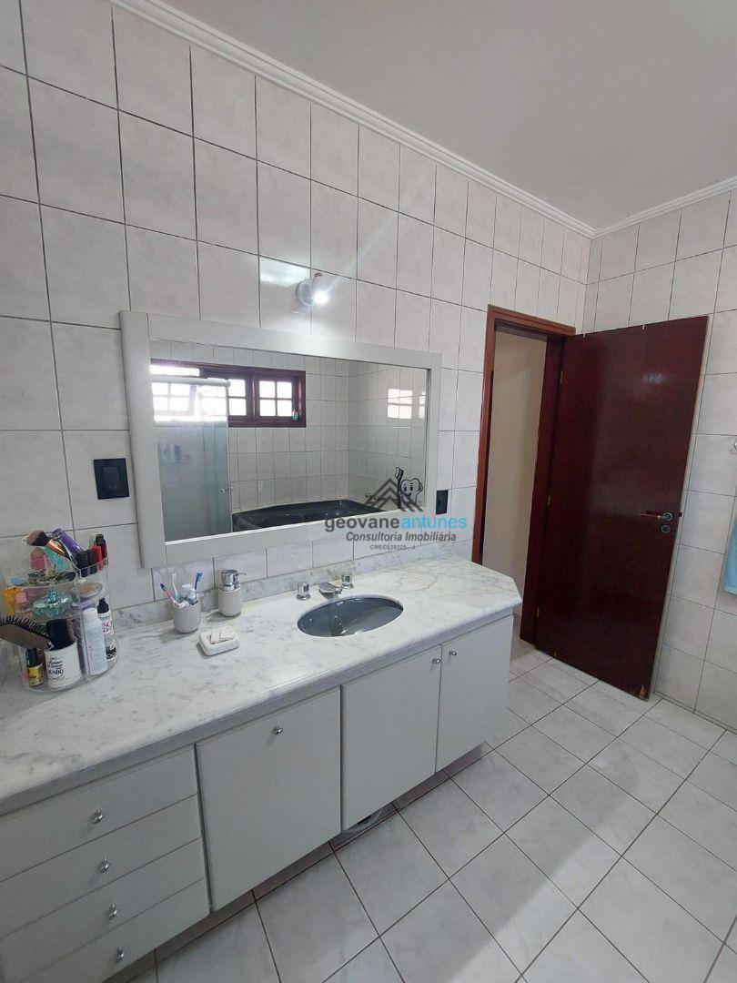 Casa de Condomínio para alugar com 5 quartos, 438m² - Foto 16