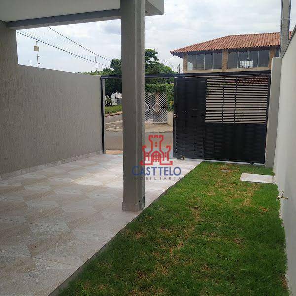 Casa à venda com 3 quartos, 81m² - Foto 3