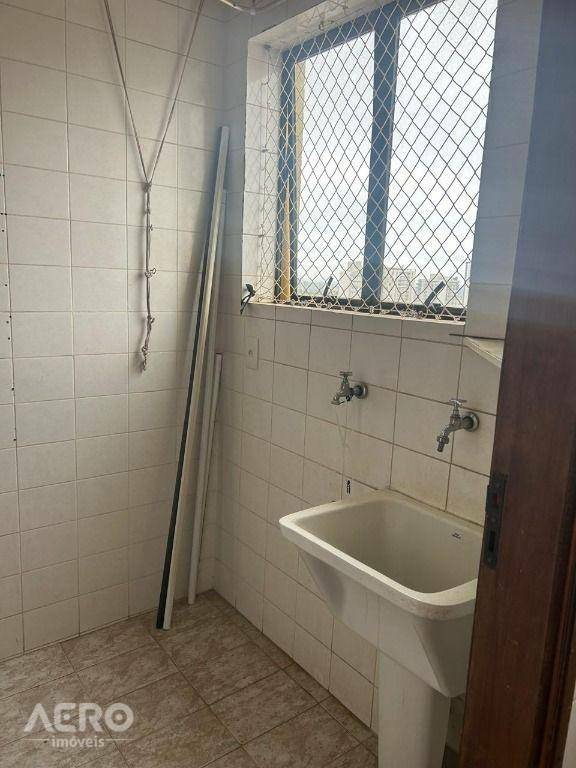 Apartamento à venda com 2 quartos, 70m² - Foto 4