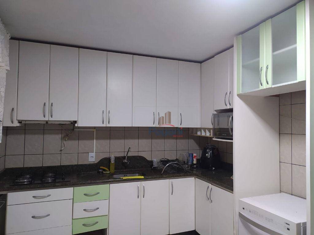 Casa para alugar com 4 quartos, 180m² - Foto 24