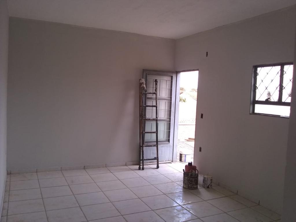 Casa à venda com 2 quartos, 200m² - Foto 2