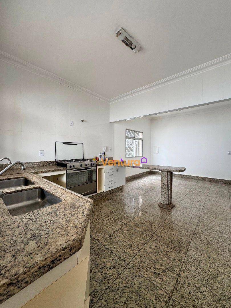 Casa à venda e aluguel com 3 quartos, 215m² - Foto 15