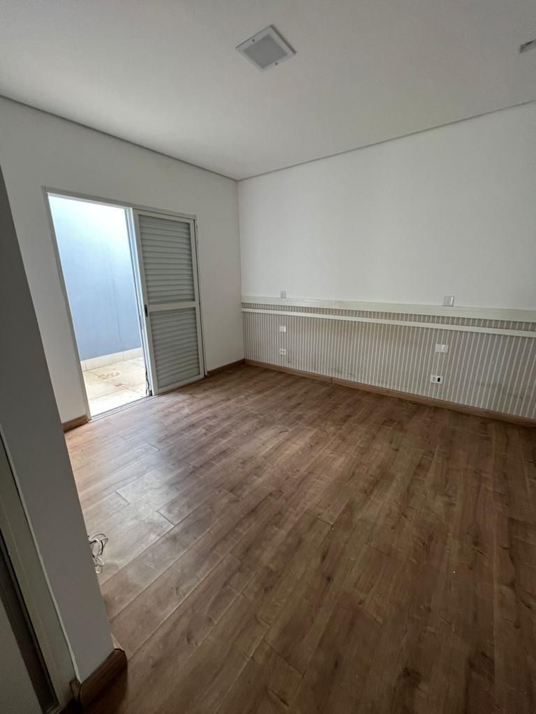 Casa à venda com 3 quartos, 200m² - Foto 3