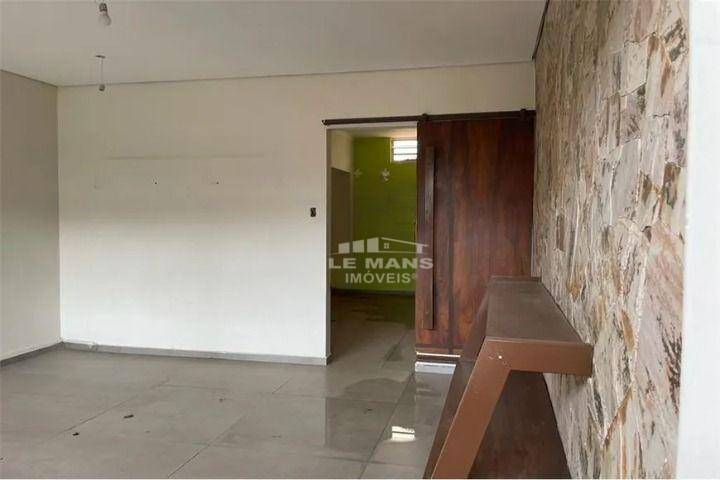 Casa para alugar com 3 quartos, 314m² - Foto 7