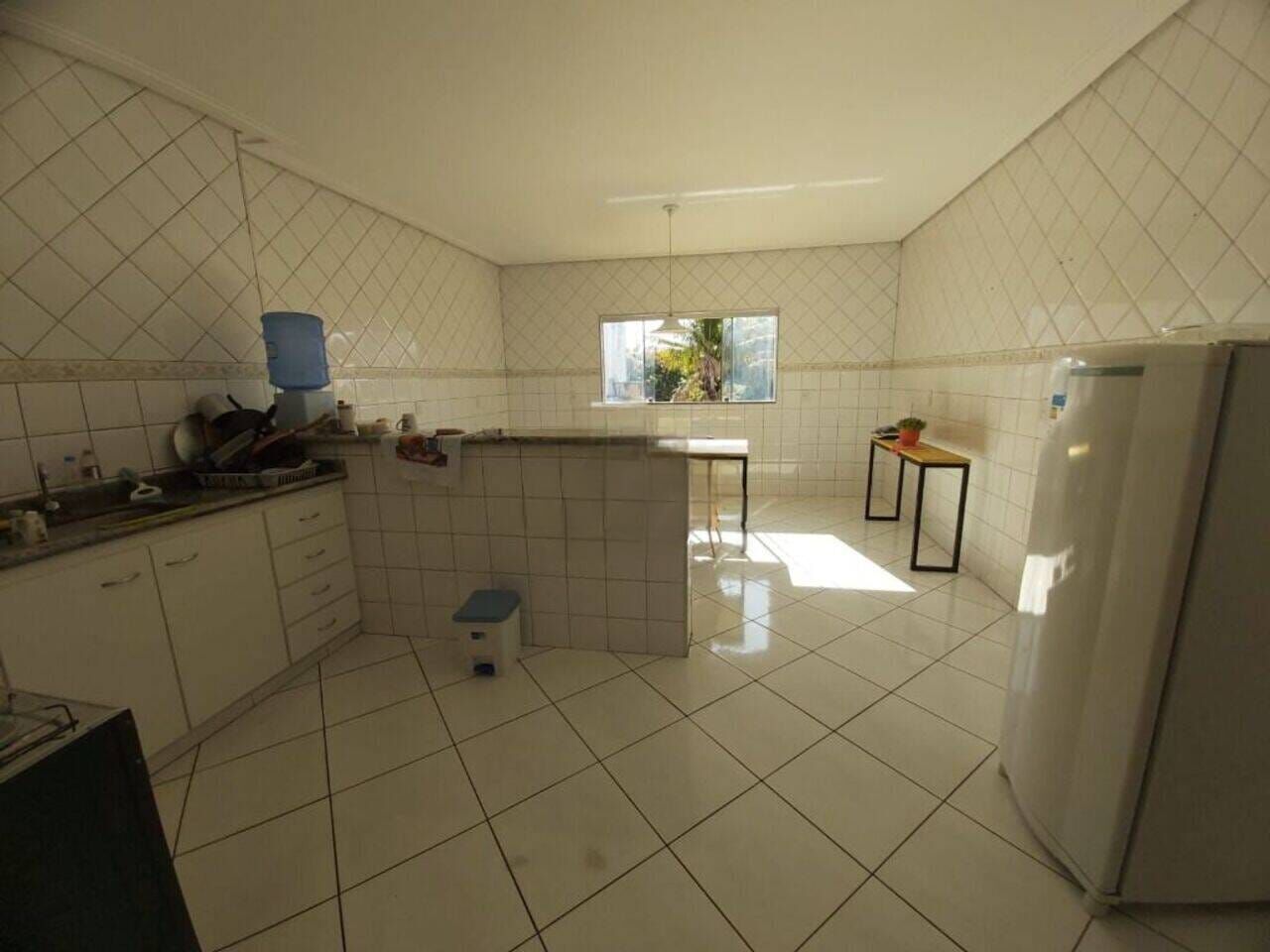 Casa à venda com 5 quartos, 240m² - Foto 7