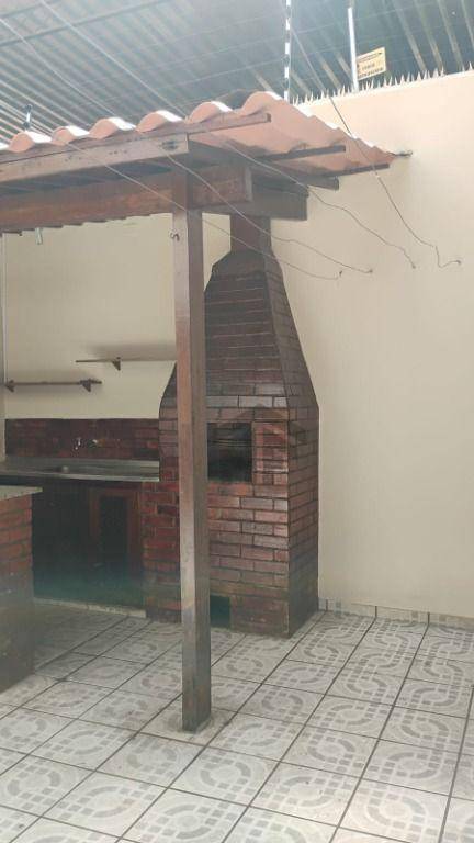 Casa à venda com 3 quartos, 240M2 - Foto 3