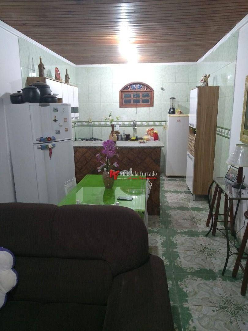 Casa à venda com 3 quartos, 70m² - Foto 4