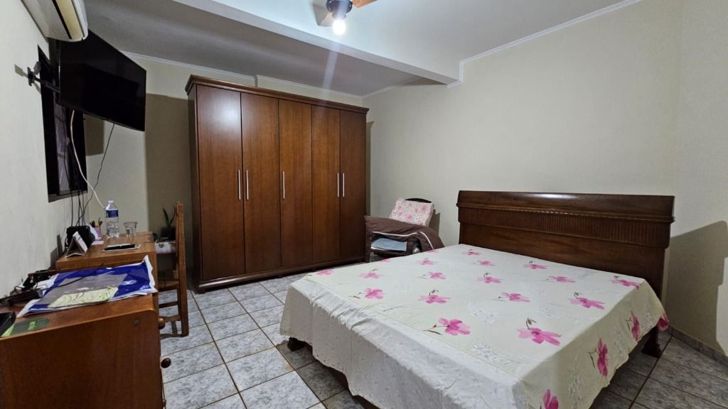 Casa à venda com 5 quartos, 196m² - Foto 11