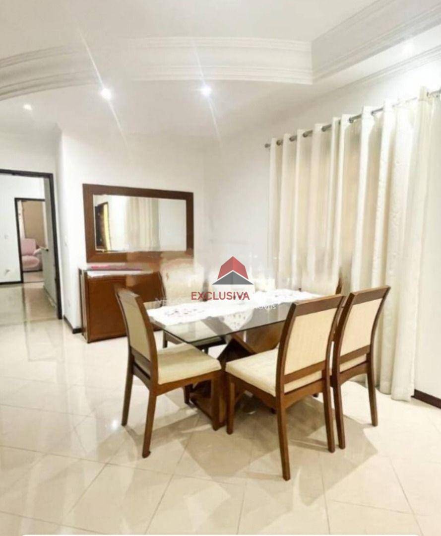 Casa à venda com 4 quartos, 135m² - Foto 1