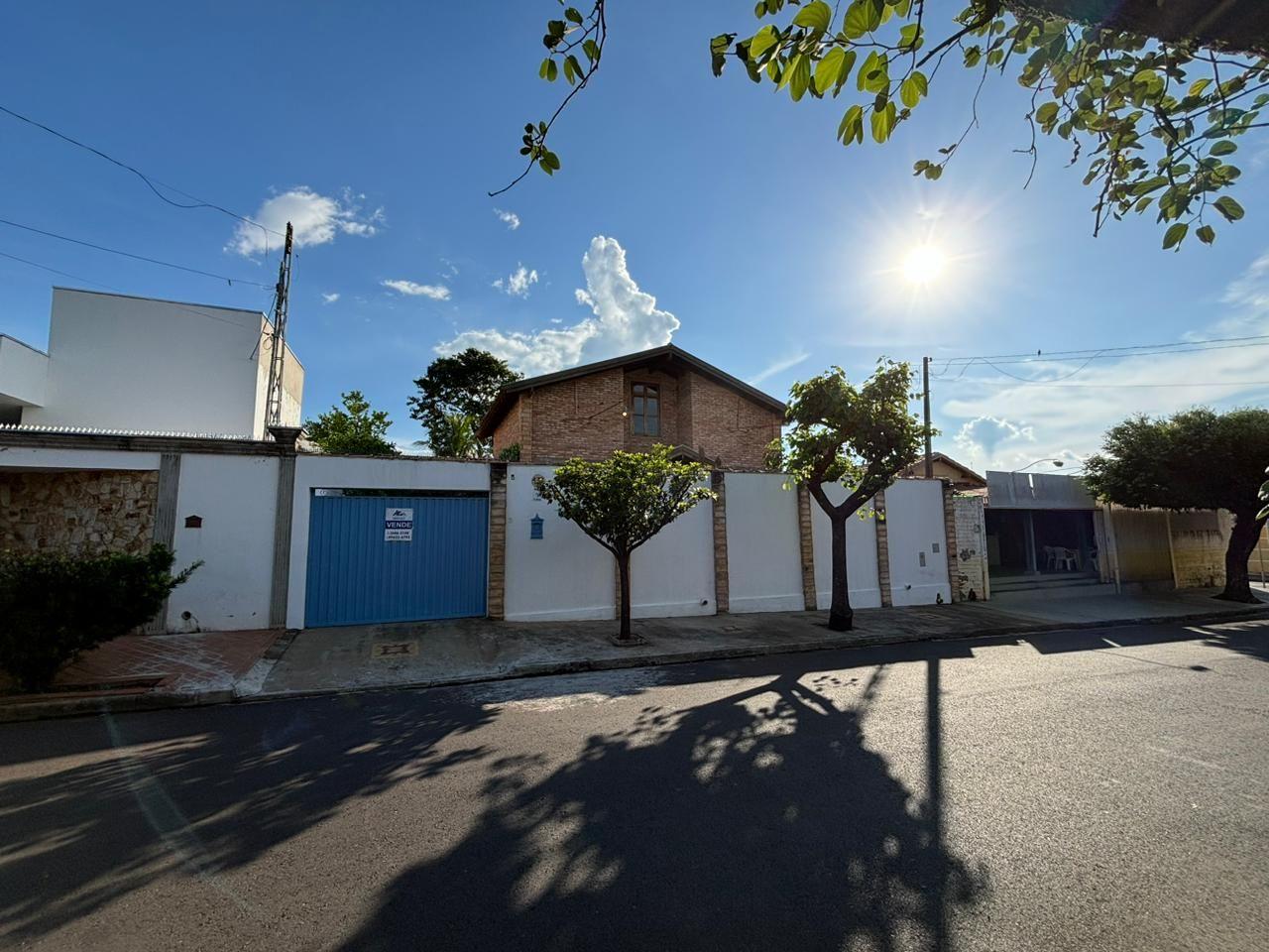 Casa à venda com 3 quartos, 150m² - Foto 1