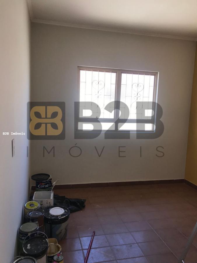 Casa à venda com 2 quartos, 226m² - Foto 11