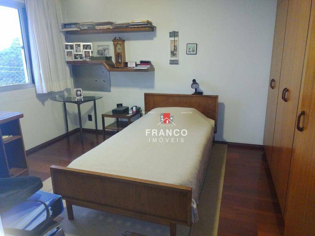 Apartamento para alugar com 3 quartos, 242m² - Foto 12