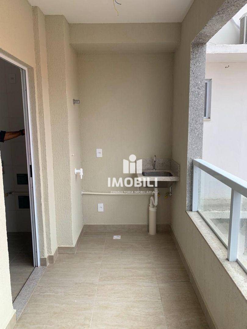 Apartamento à venda com 2 quartos, 64m² - Foto 3