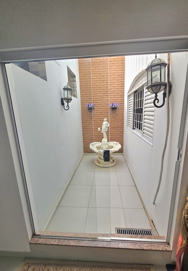 Casa à venda com 3 quartos, 250m² - Foto 3