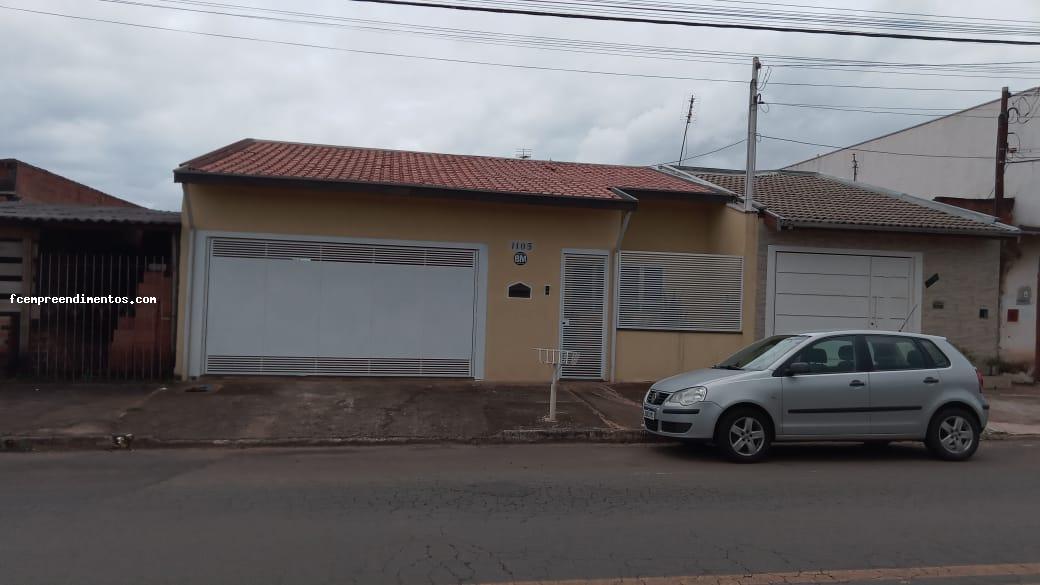 Casa à venda com 3 quartos, 275m² - Foto 2