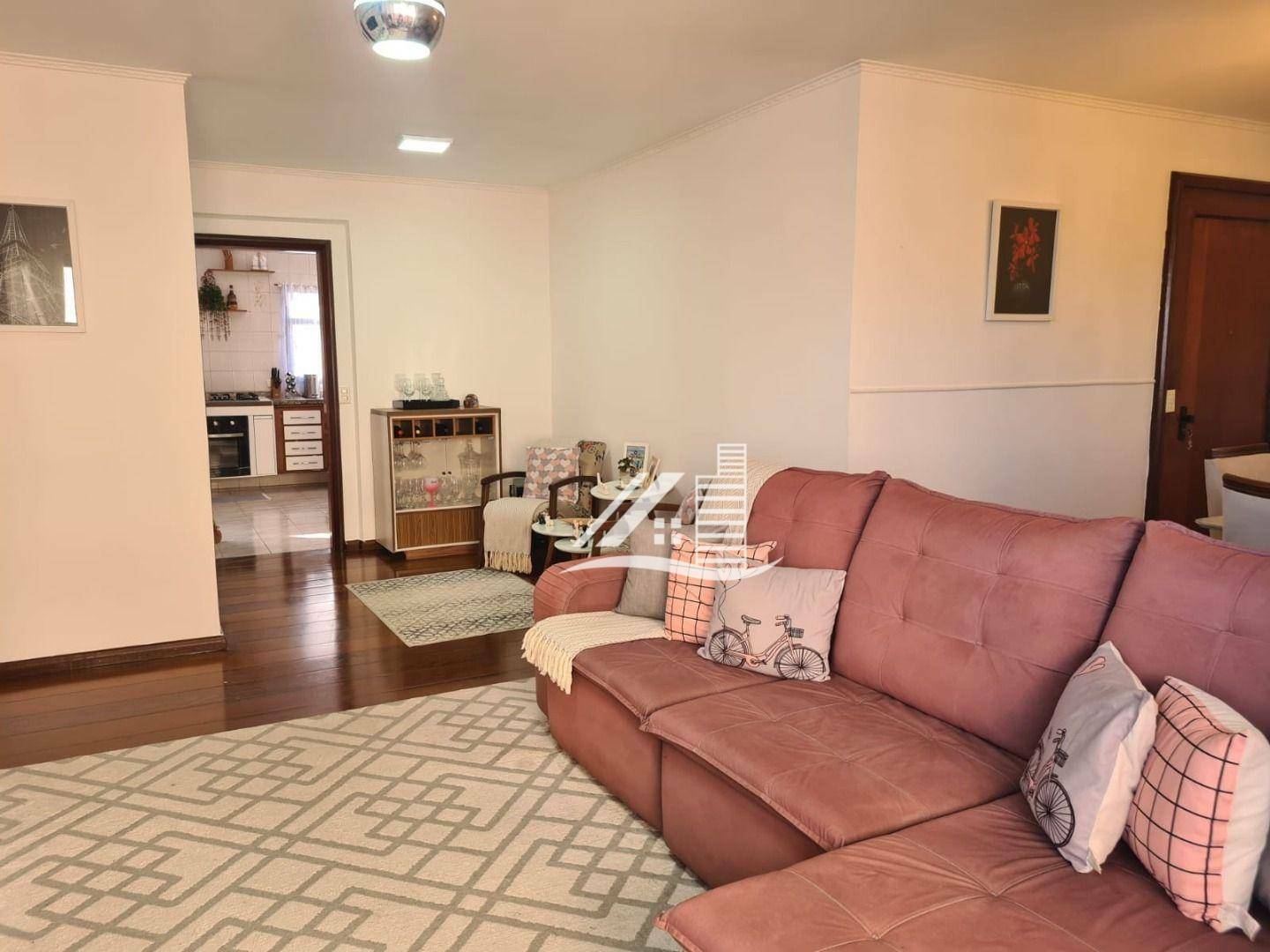 Apartamento à venda com 3 quartos, 135m² - Foto 1