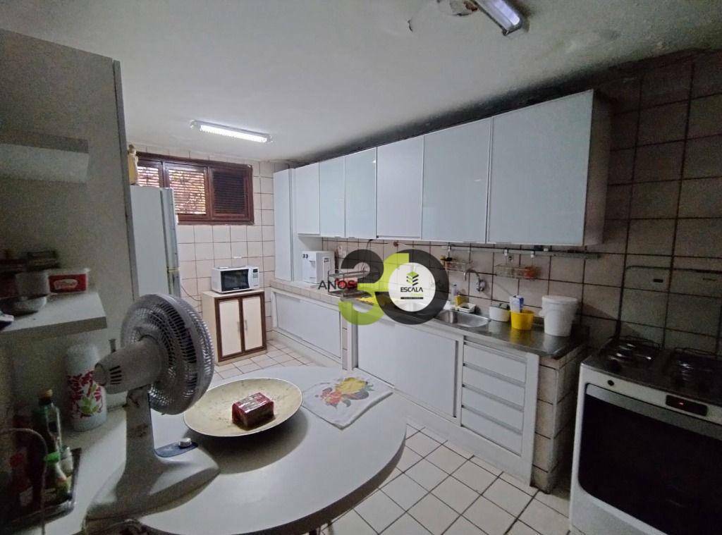 Casa à venda com 4 quartos, 312m² - Foto 8