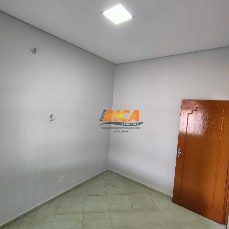 Casa à venda com 3 quartos, 220m² - Foto 14