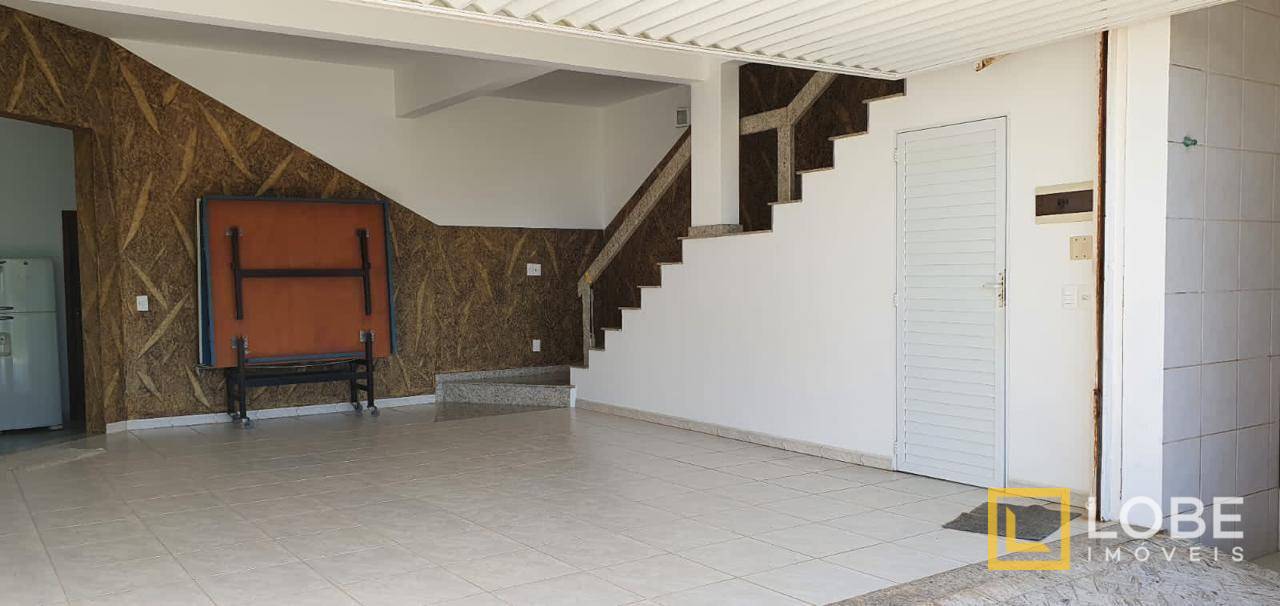 Casa à venda com 4 quartos, 340m² - Foto 3