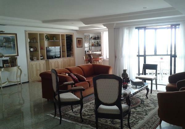 Apartamento à venda com 4 quartos, 207m² - Foto 2