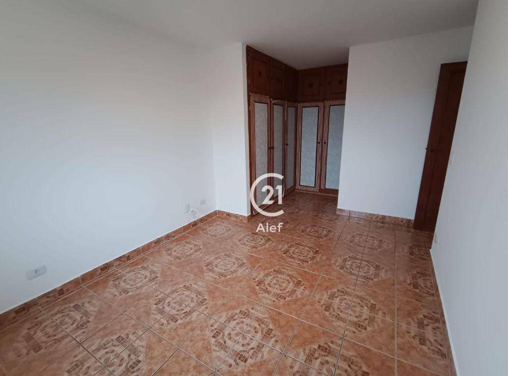 Apartamento à venda com 2 quartos, 80m² - Foto 2