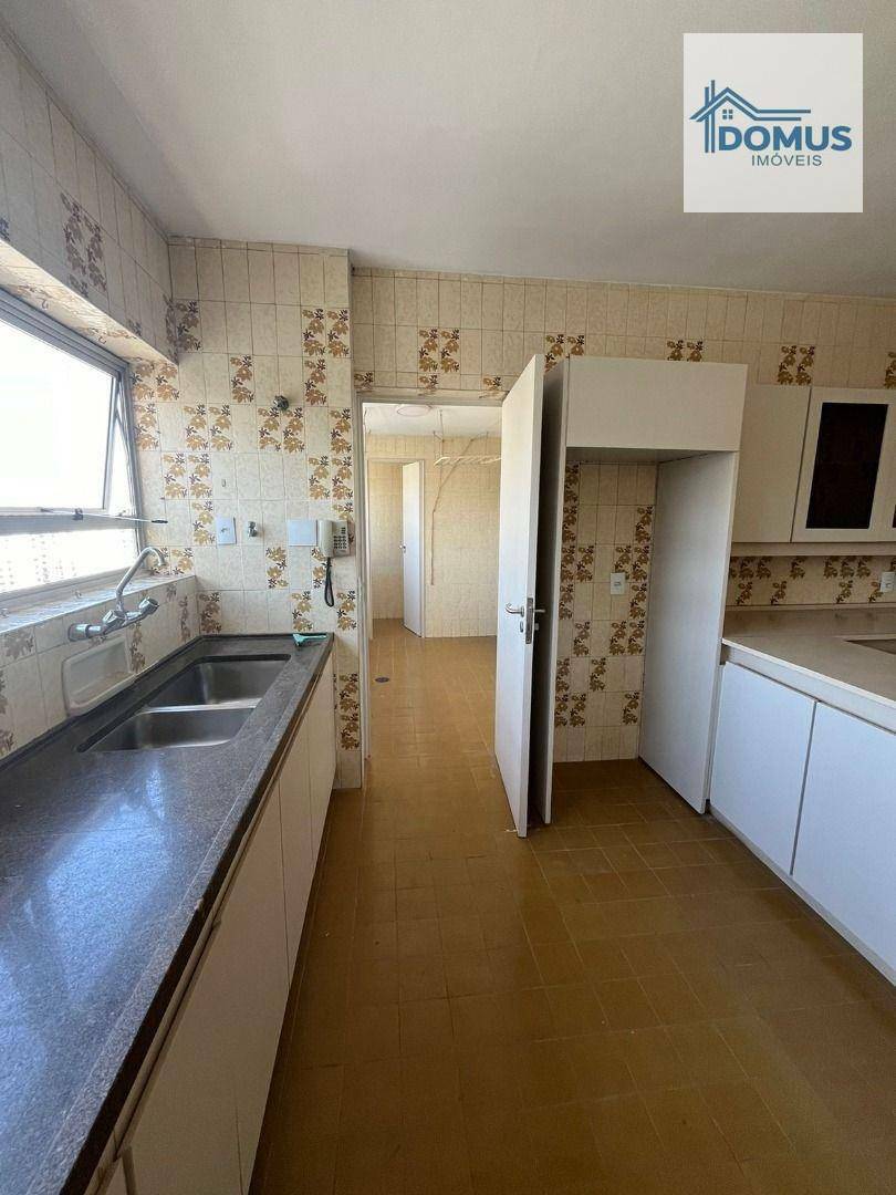 Apartamento para alugar com 4 quartos, 230m² - Foto 18