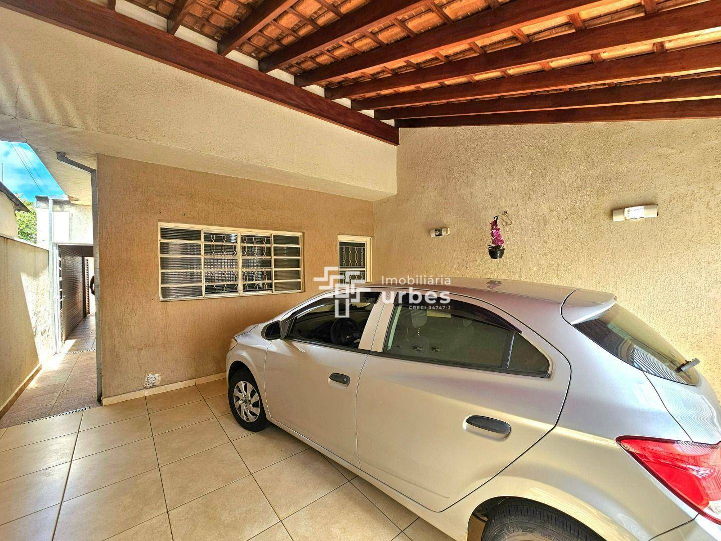 Casa à venda com 2 quartos, 110m² - Foto 1