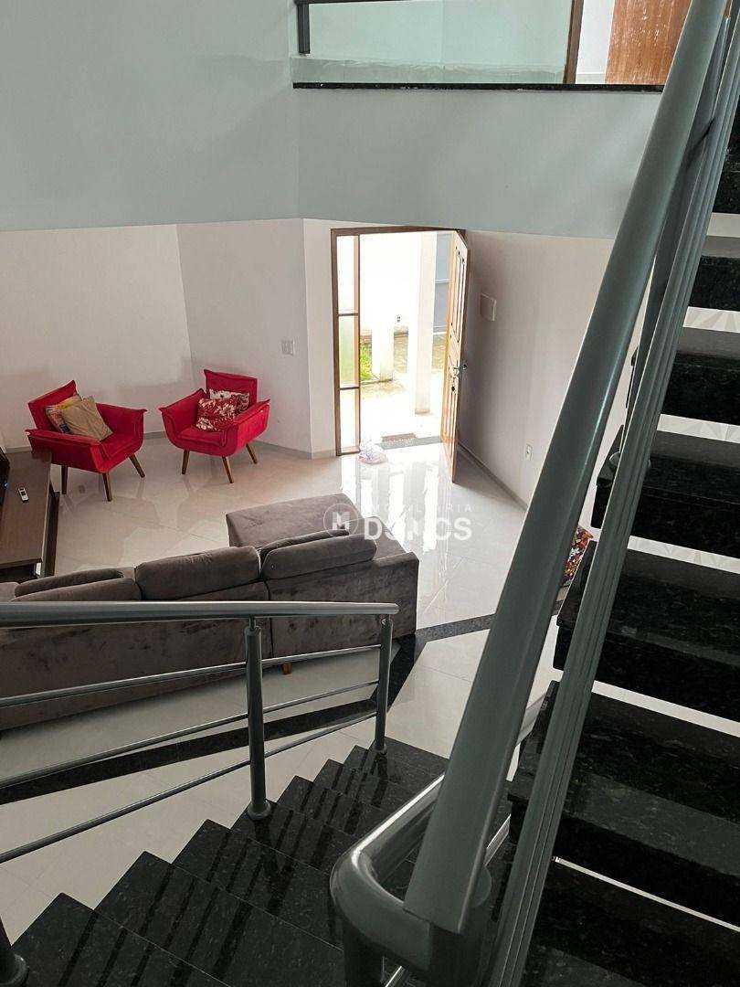 Casa à venda com 3 quartos, 300m² - Foto 8