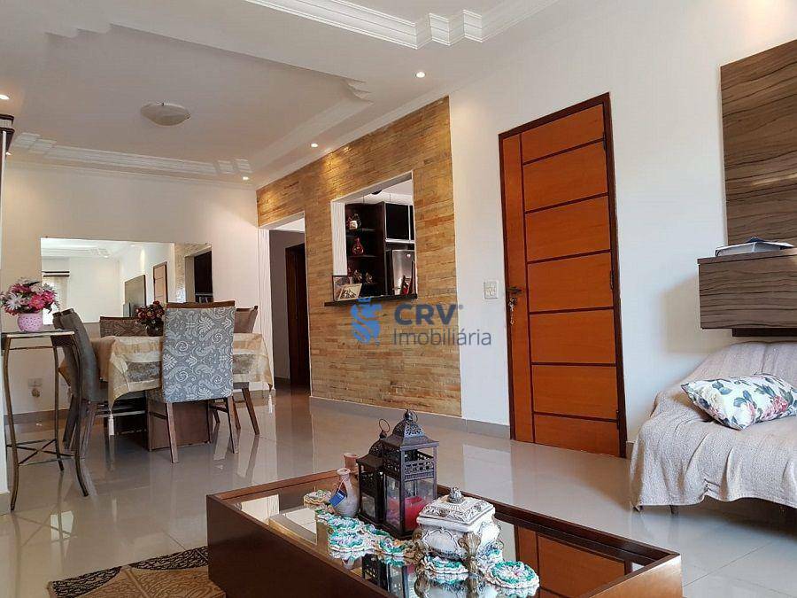 Casa à venda com 3 quartos, 170m² - Foto 1