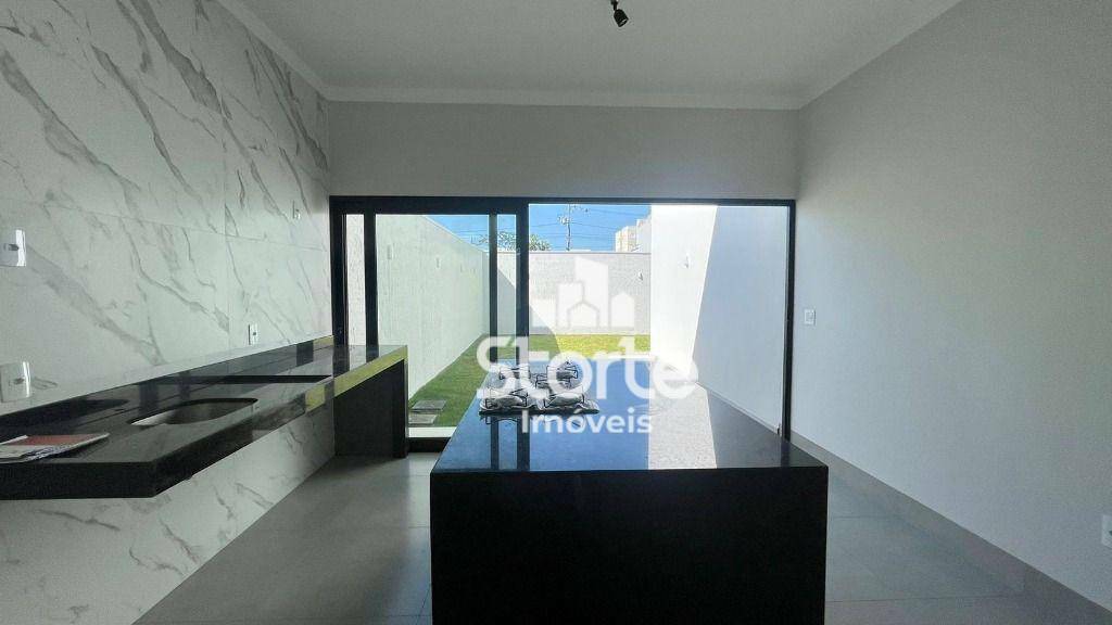 Casa à venda com 3 quartos, 130m² - Foto 2