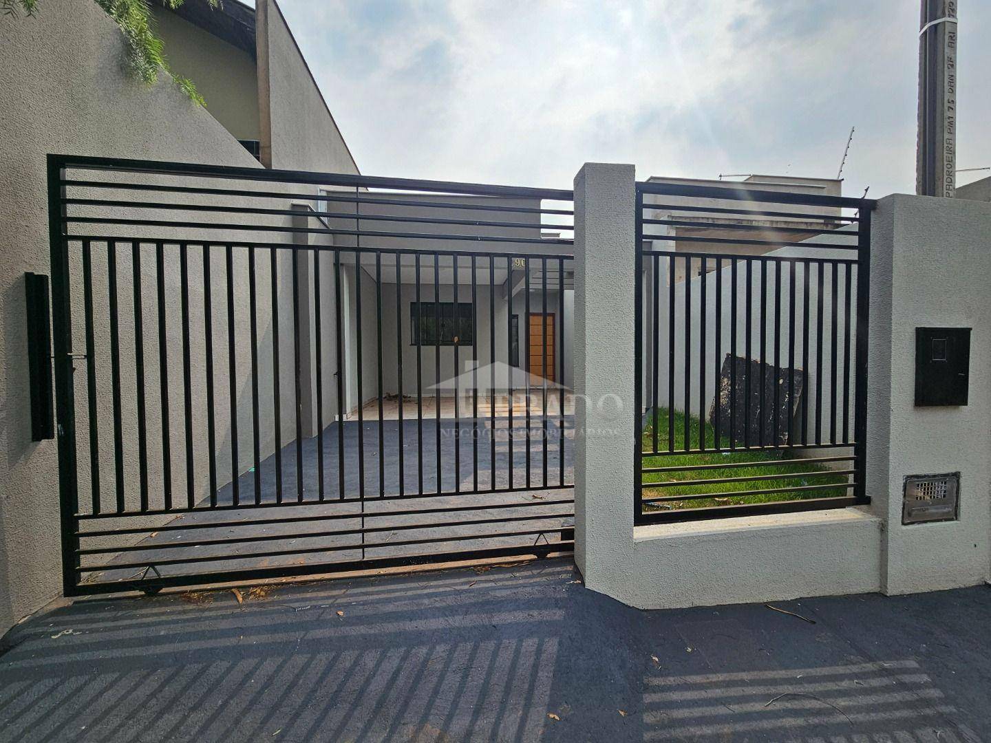 Casa à venda com 2 quartos, 62m² - Foto 1