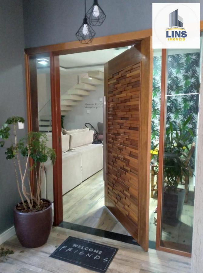 Sobrado à venda com 3 quartos, 192m² - Foto 1