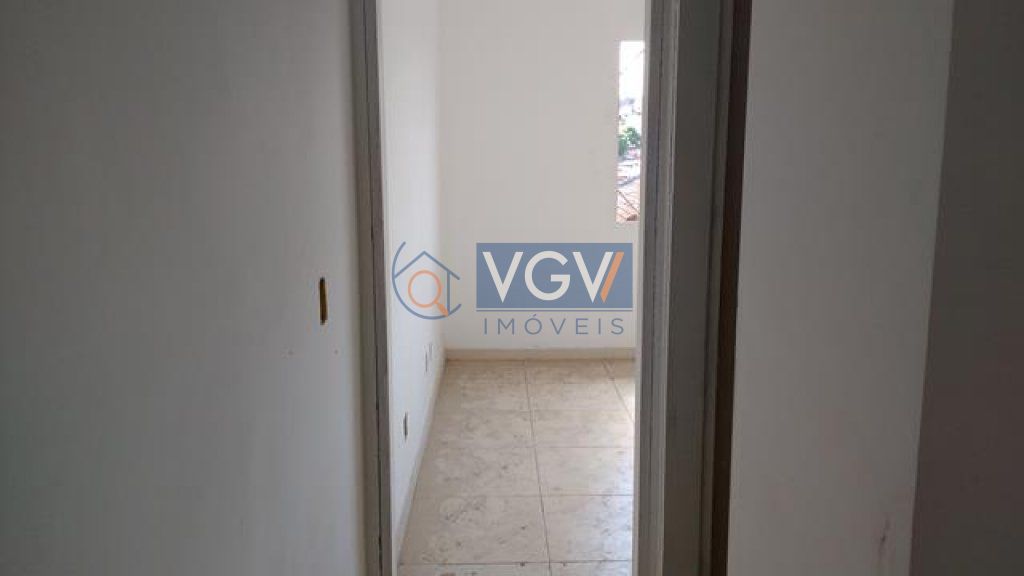 Casa à venda com 2 quartos, 70m² - Foto 4