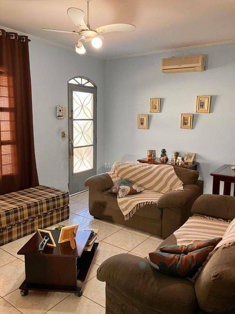 Casa à venda com 4 quartos, 137m² - Foto 2