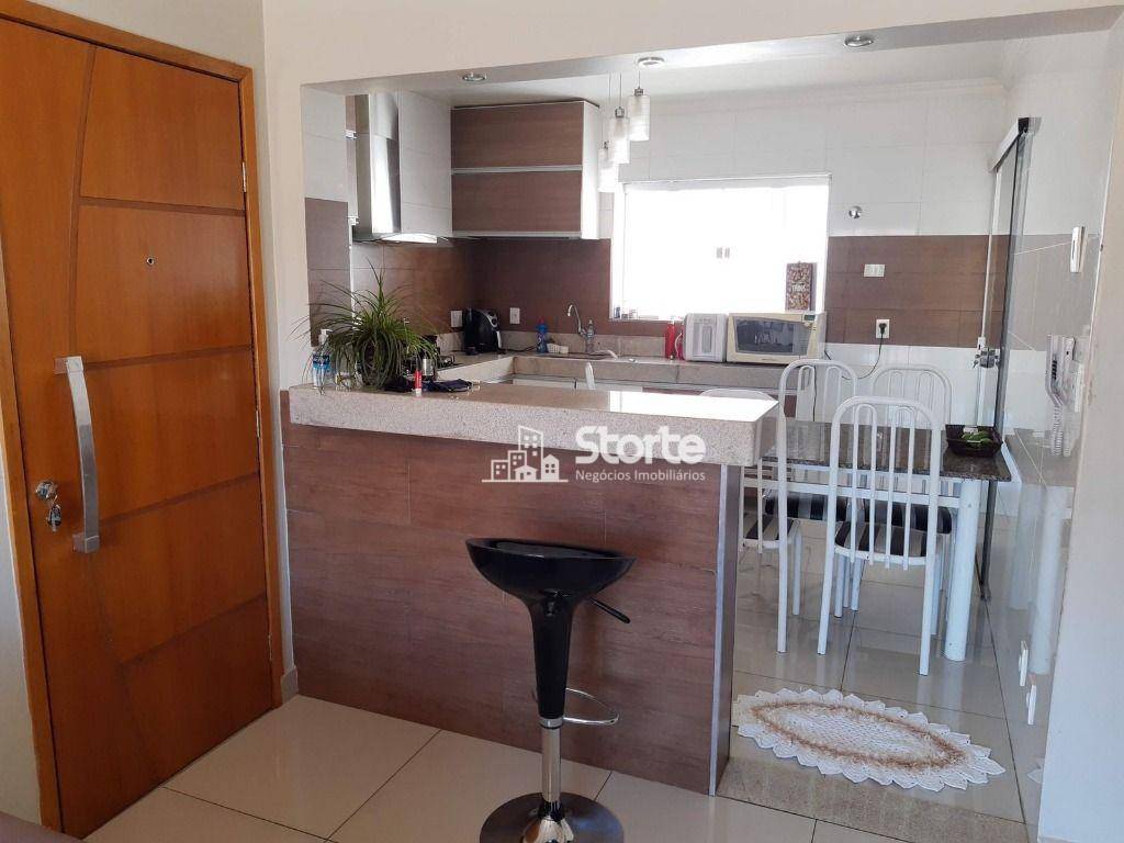 Apartamento à venda com 3 quartos, 84m² - Foto 1