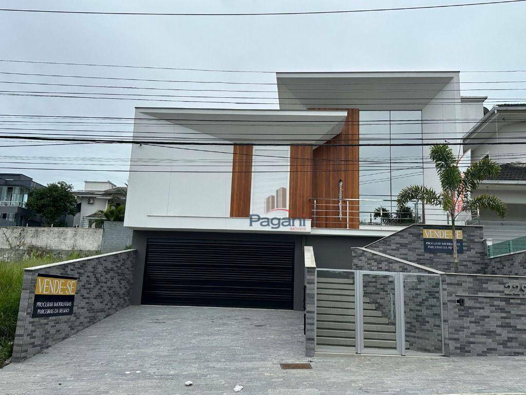 Casa à venda com 3 quartos, 240m² - Foto 1