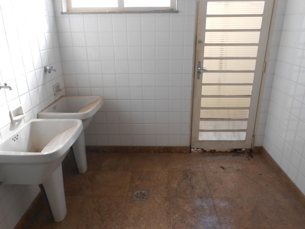 Casa para alugar com 3 quartos, 320m² - Foto 22