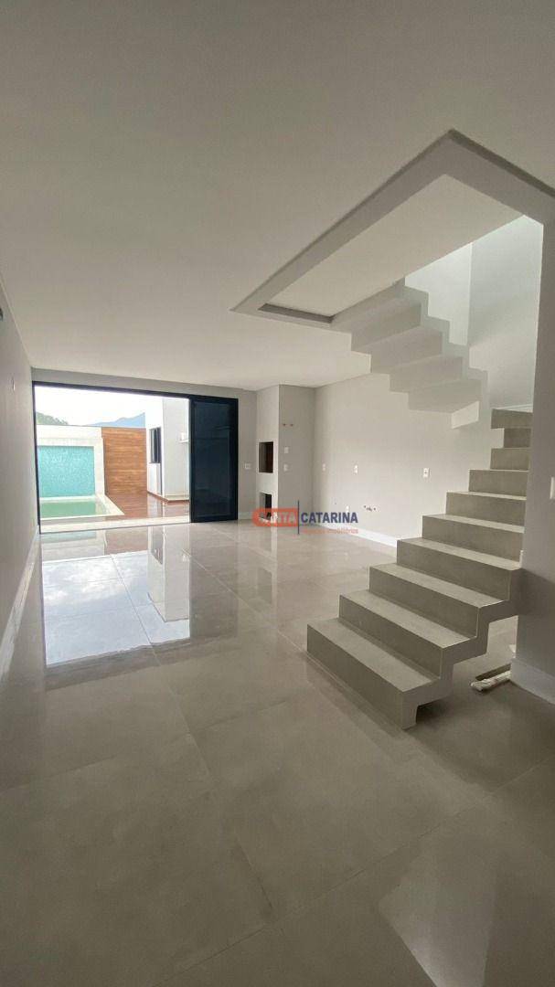 Casa à venda com 3 quartos, 170m² - Foto 4