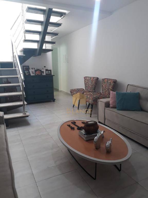 Casa à venda com 4 quartos, 250m² - Foto 2