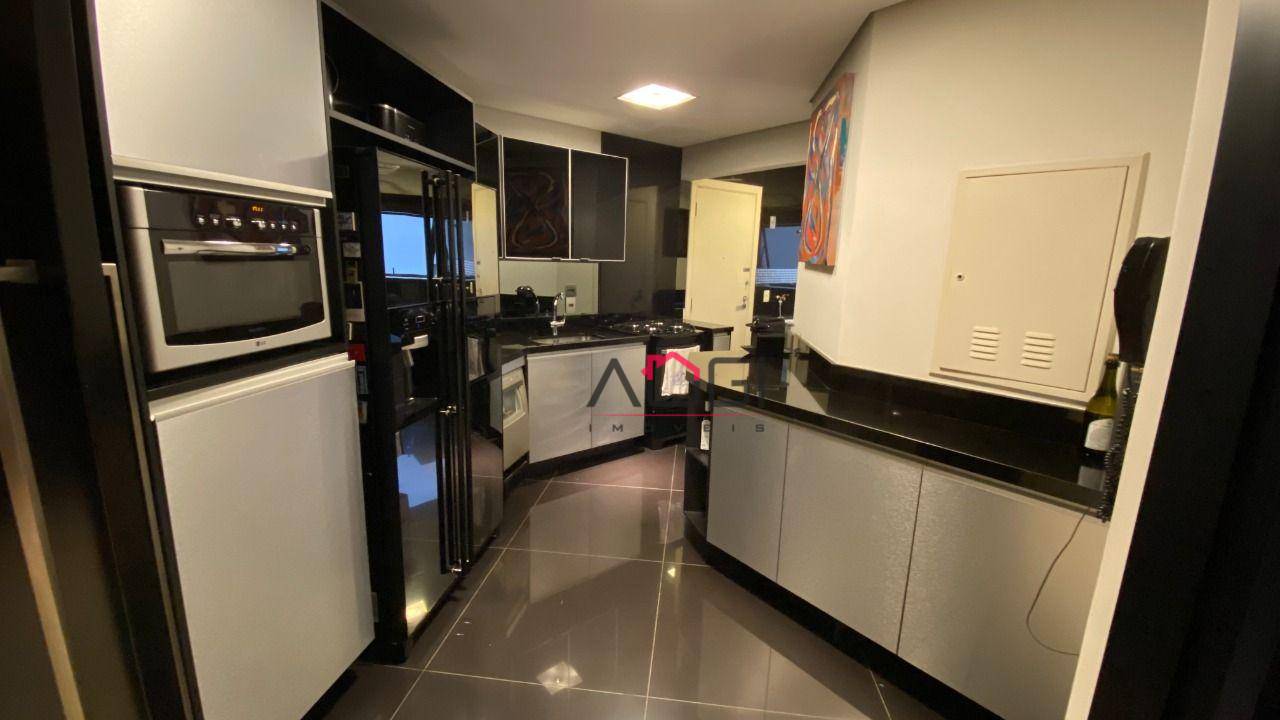 Apartamento para alugar com 2 quartos, 120m² - Foto 12