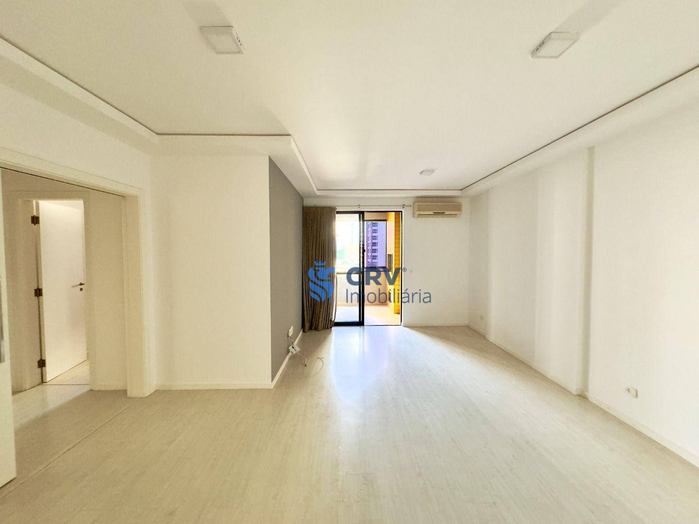 Apartamento para alugar com 3 quartos, 122m² - Foto 2