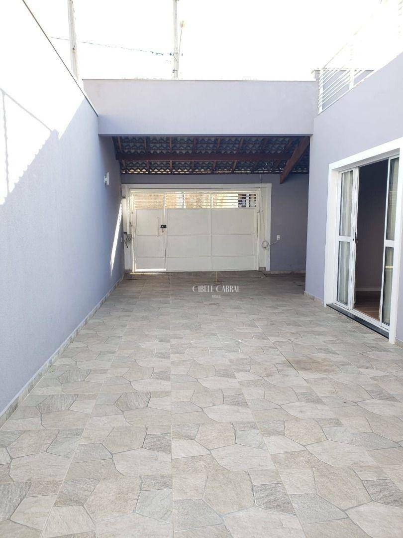 Casa à venda com 3 quartos, 280m² - Foto 1