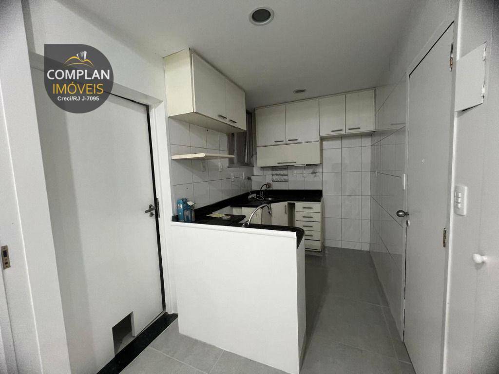 Apartamento à venda com 2 quartos, 75m² - Foto 4