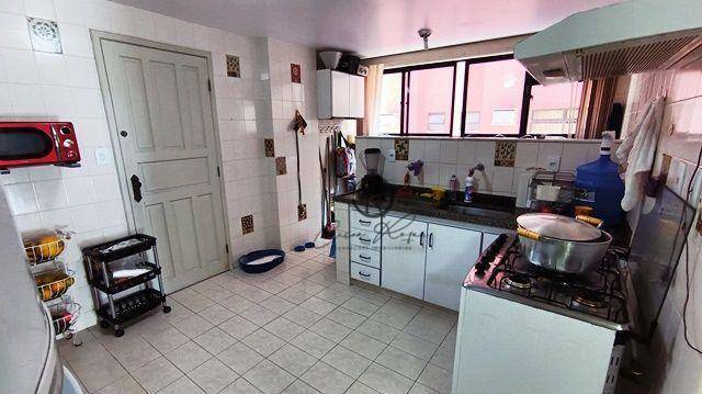 Apartamento à venda com 3 quartos, 189m² - Foto 15