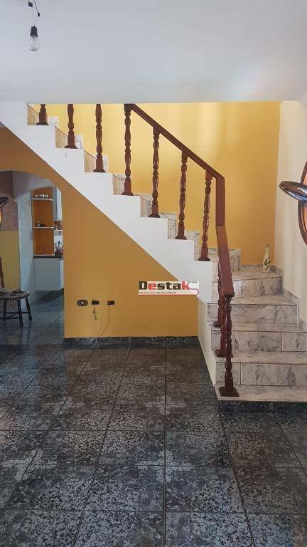 Sobrado à venda com 2 quartos, 180m² - Foto 2