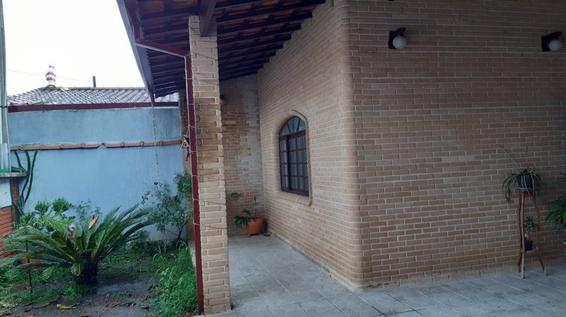 Casa à venda com 3 quartos, 100m² - Foto 1