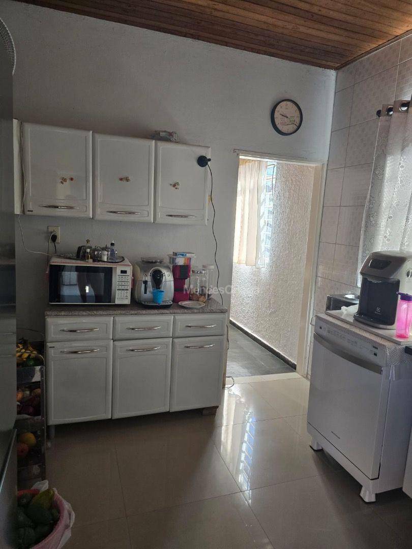 Casa à venda com 2 quartos, 140m² - Foto 1